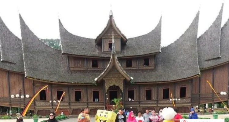 Wisata Rumah Gadang Bukittinggi