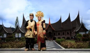 Baju Adat Minang, Busana Tradisional Sumatera Barat yang Penuh Keunikan