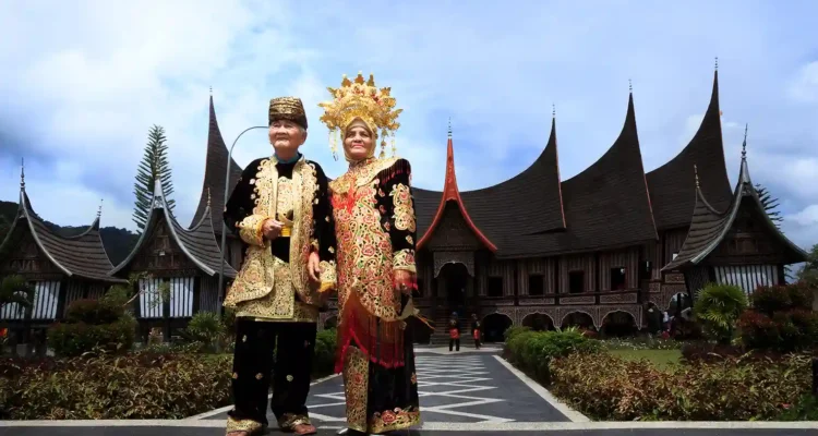 Baju Adat Minang, Busana Tradisional Sumatera Barat yang Penuh Keunikan