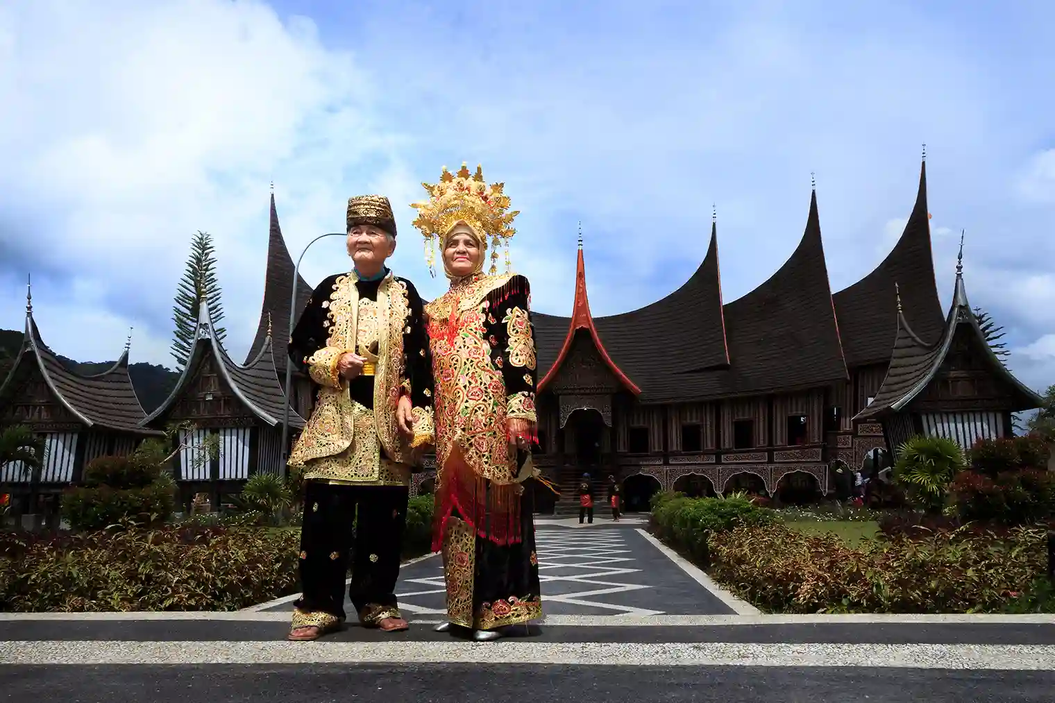 Baju Adat Minang, Busana Tradisional Sumatera Barat yang Penuh Keunikan