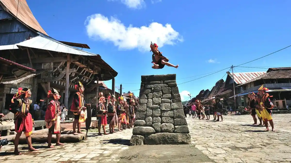 Lompat Batu Nias, Tradisi Keberanian yang Tetap Hidup di Tanah Leluhur
